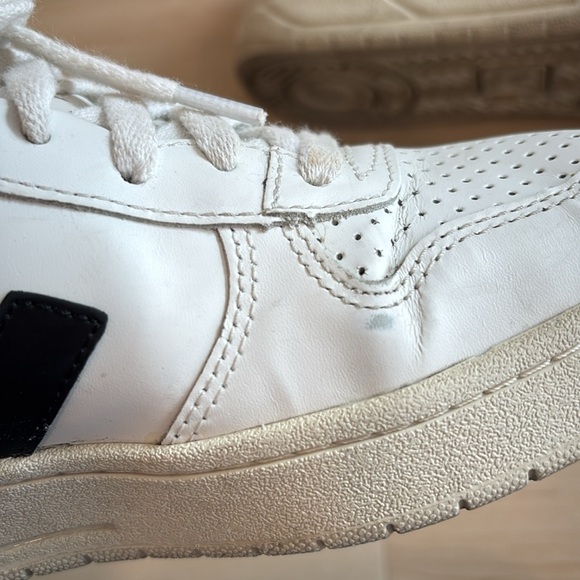 Veja V-10 White Black - Picture 8 of 9